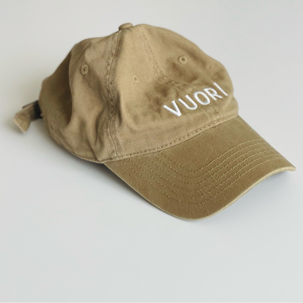 Vuori ONE SIZE Ball Cap in Camel brown